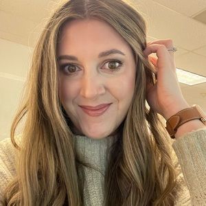 Meet your Posher, Adrianne